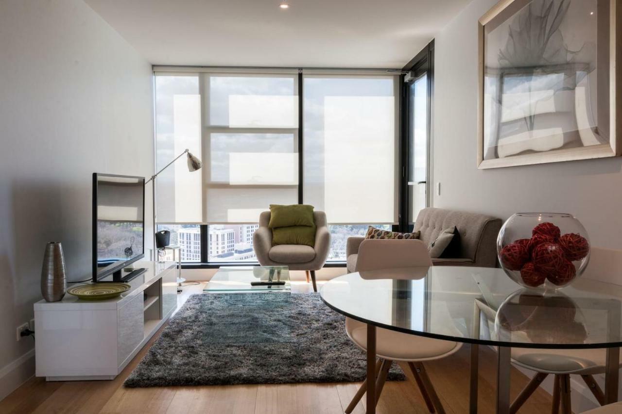 Owen - Soaring City Views Central Location * Melbourne